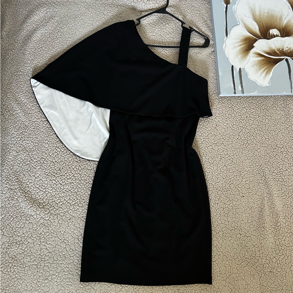 Adrianna Papell One-Shoulder Black Cocktail Dress | Size 10 | Ruffle Overlay